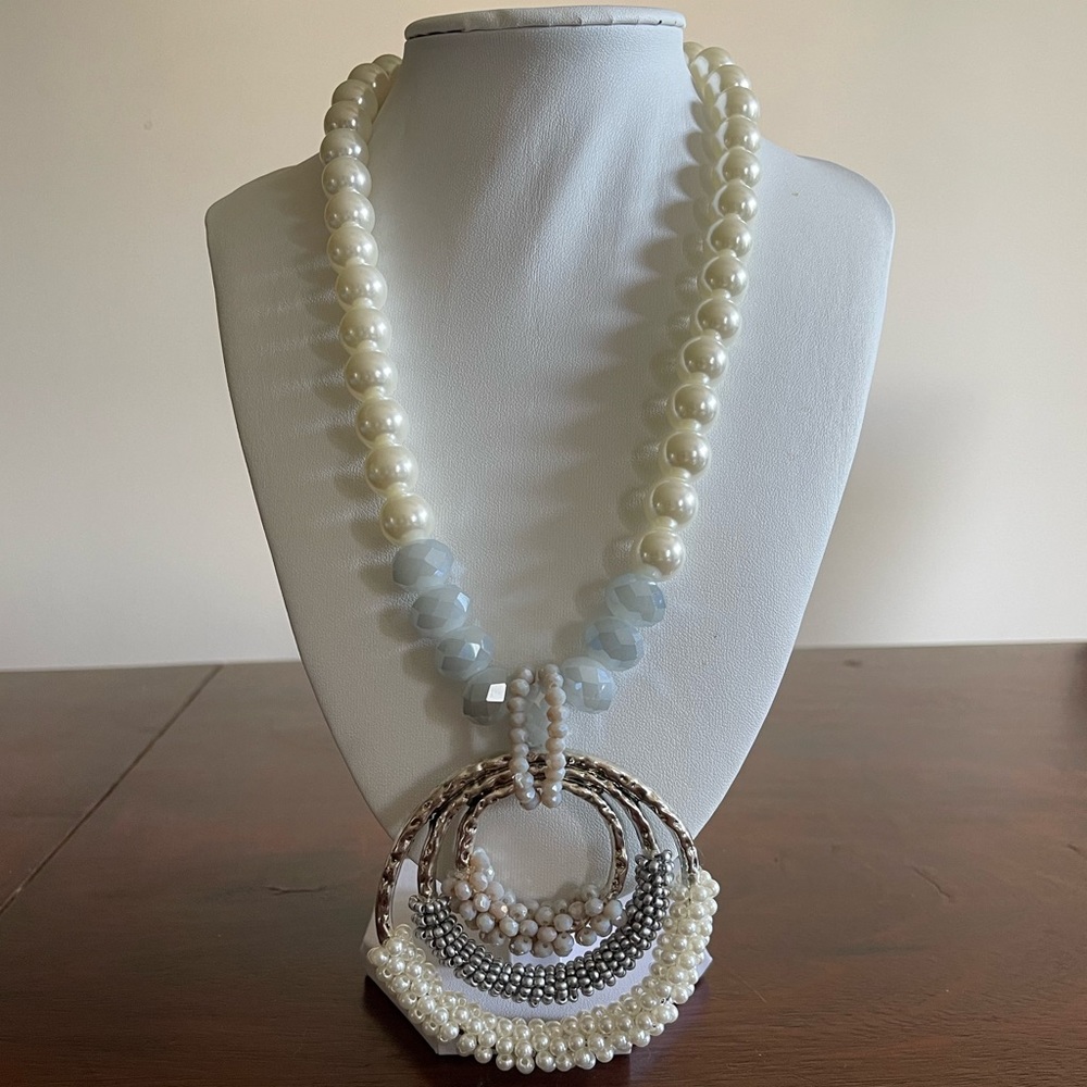 Statement necklace faux pearls light blue/grey faceted beads silver tone pendant